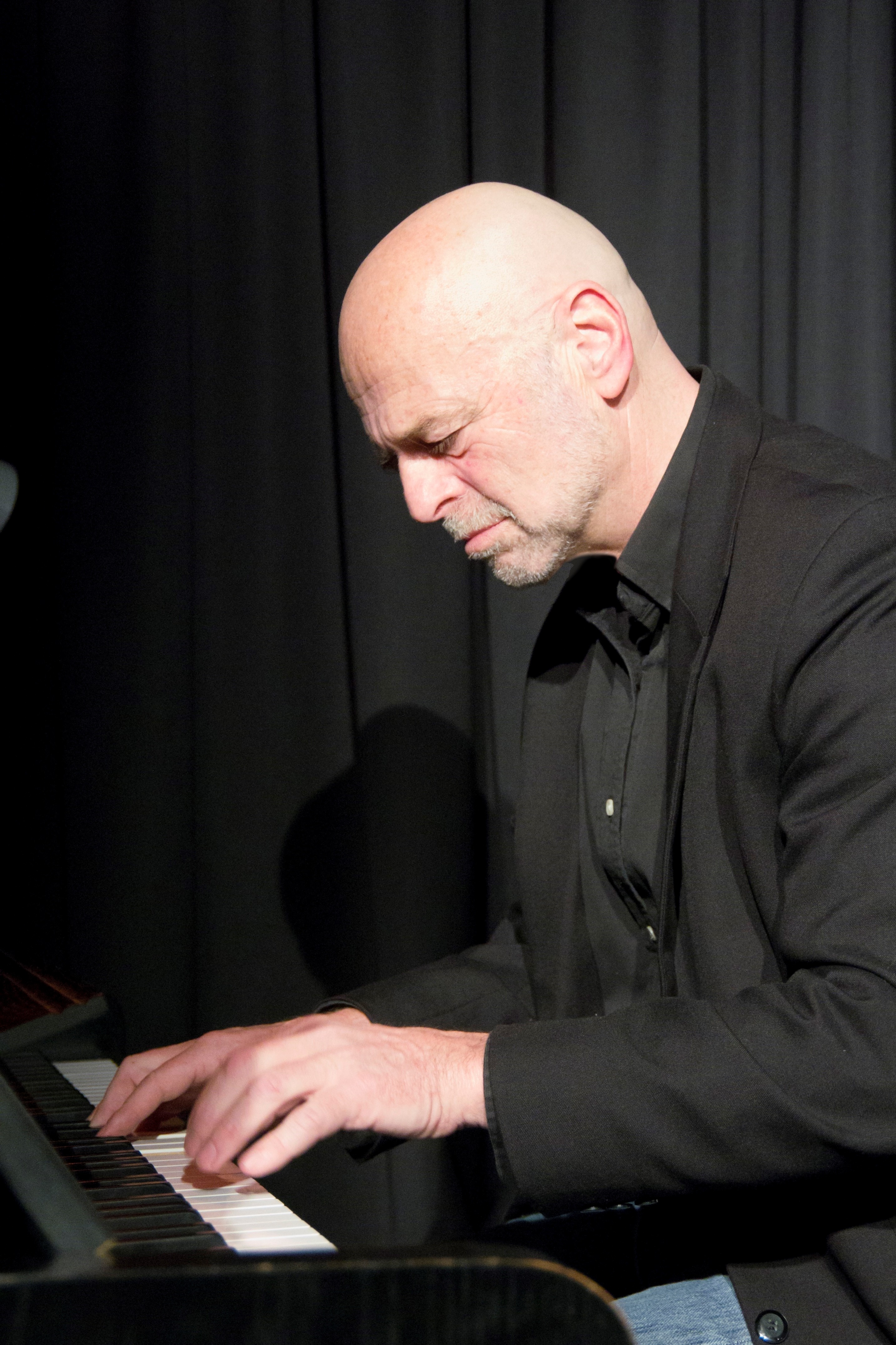 Volker am Klavier